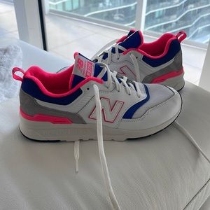 New balance sneakers womens 7 (mens 5)